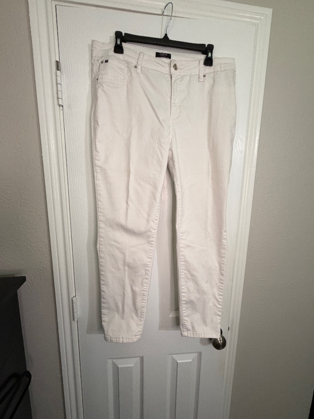 White denim pants